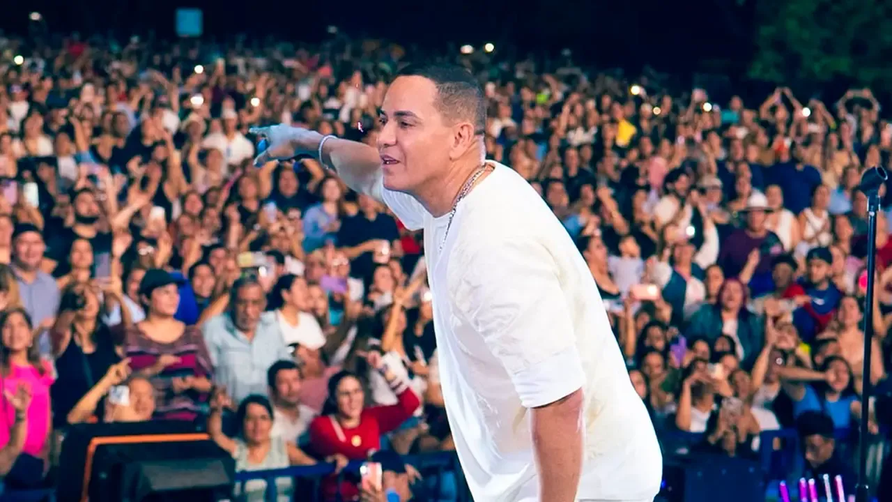 En la foto: Víctor Manuelle en concierto